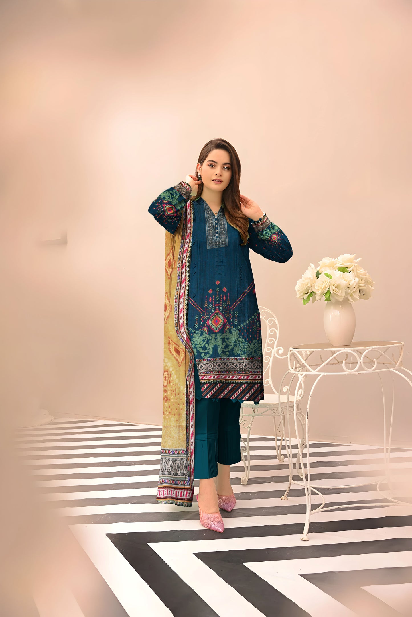 Momina Prints SU-30176 – Unstitched 3-Piece Digital Printed Lawn Suit