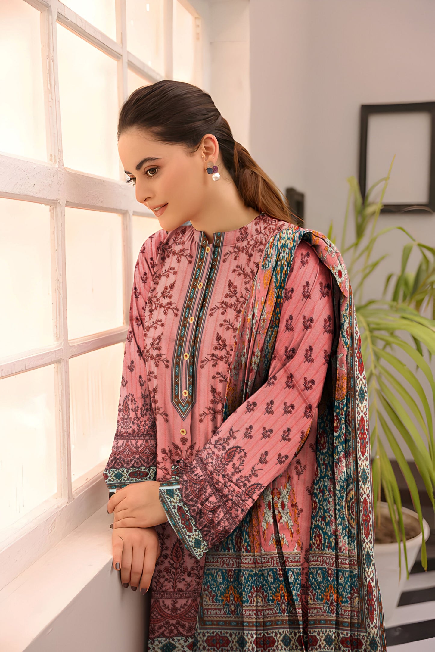 Momina Prints SU-30180 – Unstitched 3-Piece Digital Printed Lawn Suit